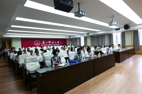 报告会现场