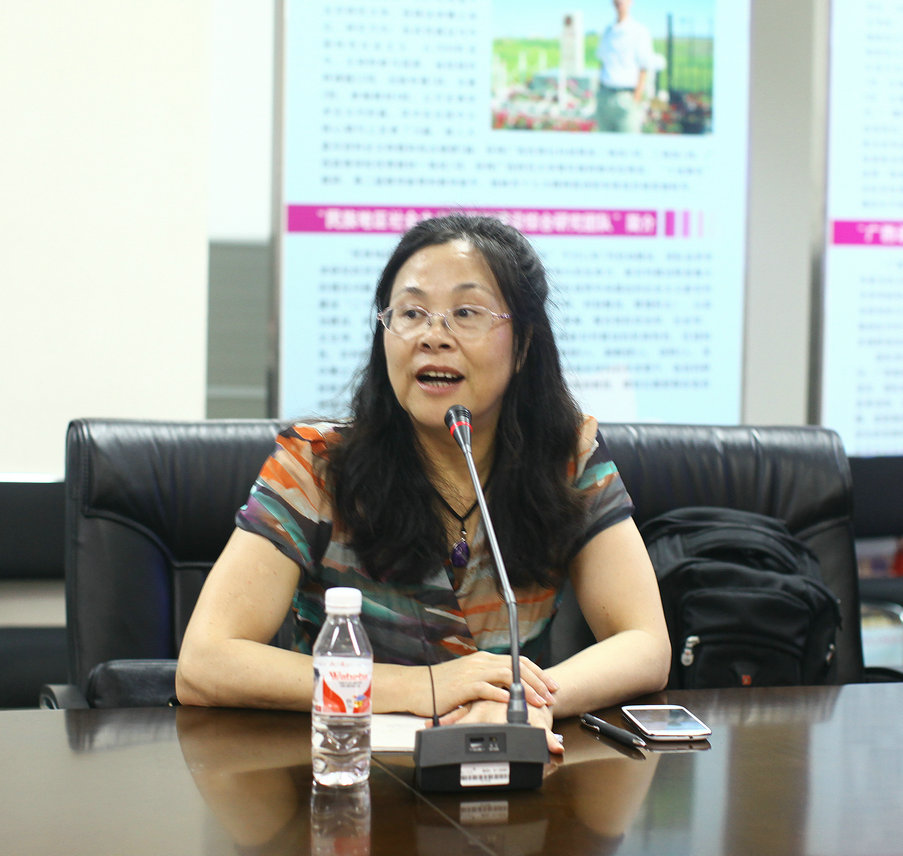 “广西语言研究团队”首席专家白云教授致欢迎词