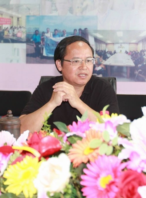 社科处陈雄章处长主持会议并讲话 
